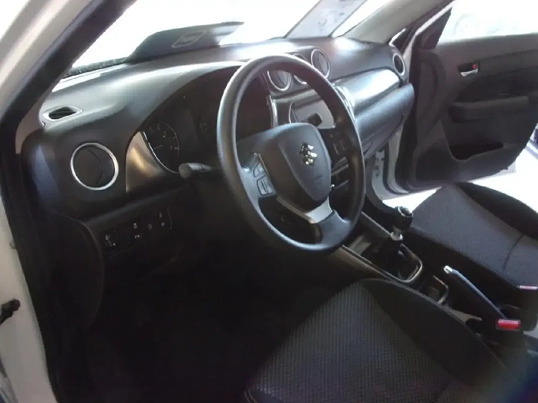 Suzuki Vitara - Thumbnail 10