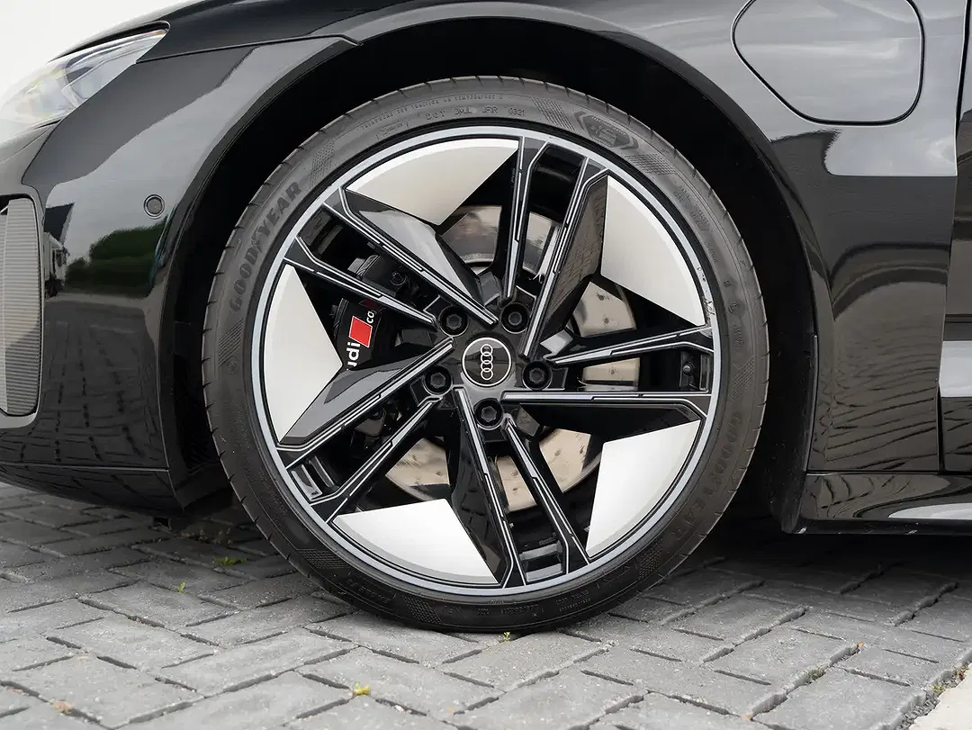Audi RS e-tron GT - Thumbnail 10