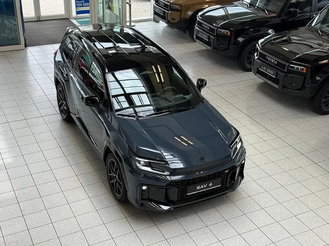 Toyota RAV 4 - Thumbnail 1