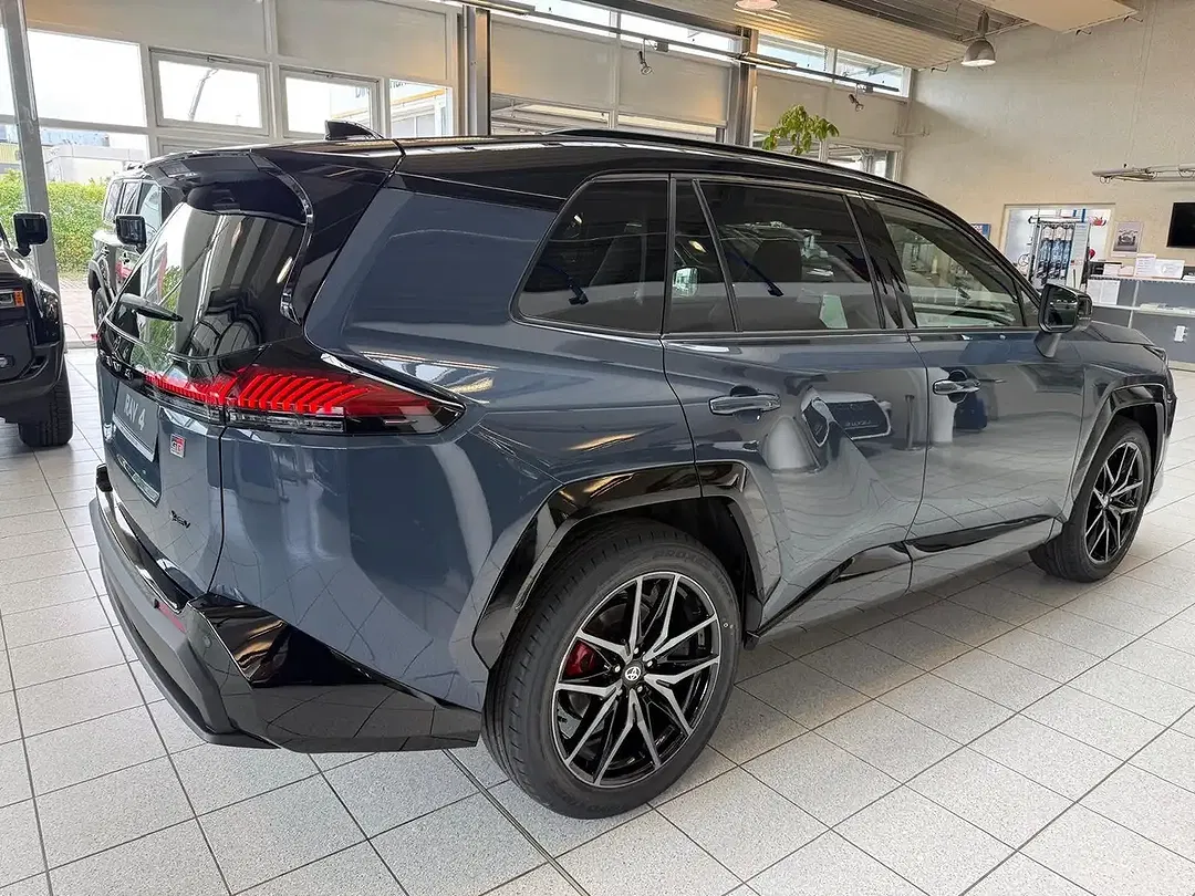 Toyota RAV 4 - Thumbnail 13