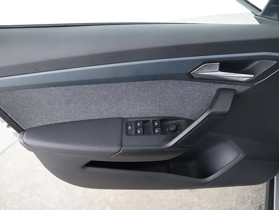 SEAT Arona - Thumbnail 5