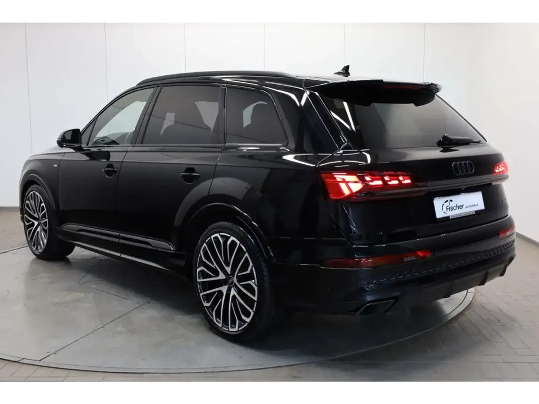 Audi Q7 - Thumbnail 3