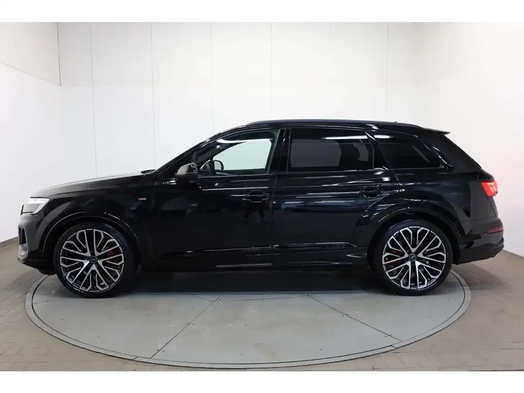 Audi Q7 - Thumbnail 4