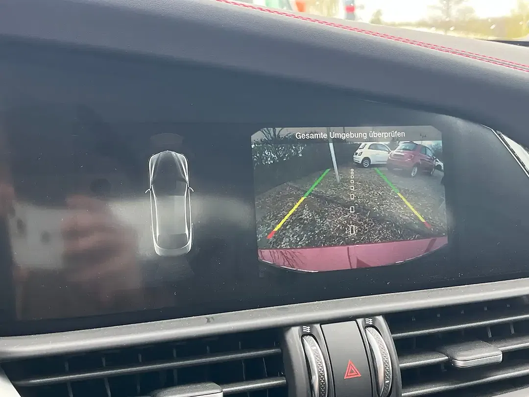 Alfa Romeo Giulia - Thumbnail 12