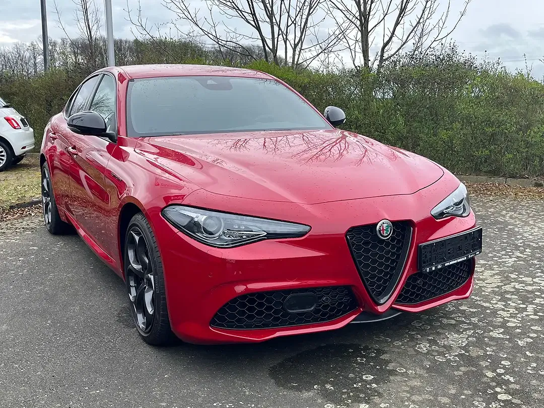 Alfa Romeo Giulia - Thumbnail 3