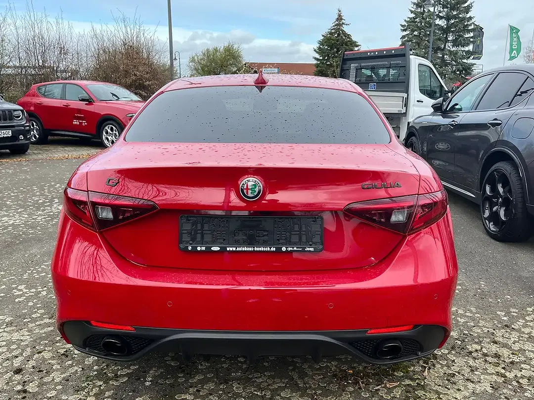 Alfa Romeo Giulia - Thumbnail 5