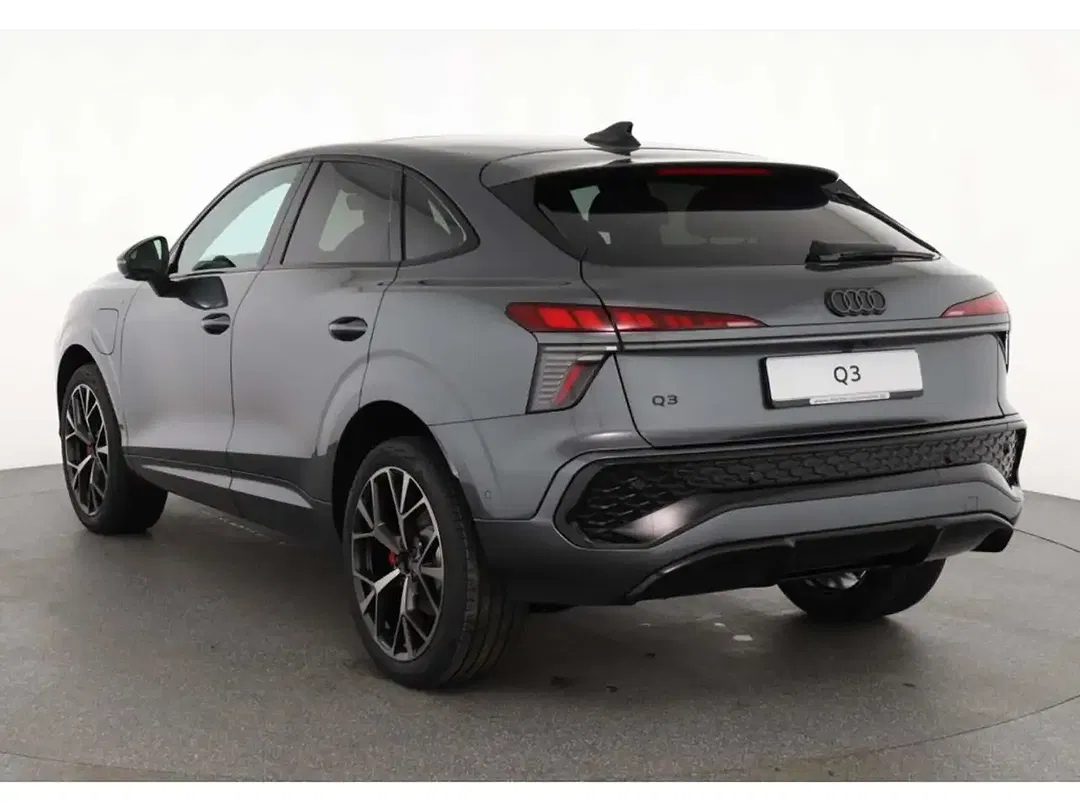 Audi Q3 - Thumbnail 3