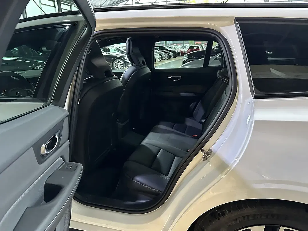 Volvo V60 - Thumbnail 11