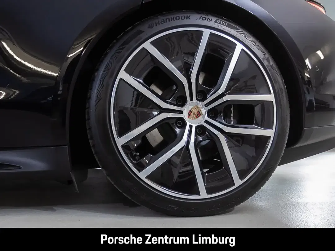 Porsche Taycan - Thumbnail 7