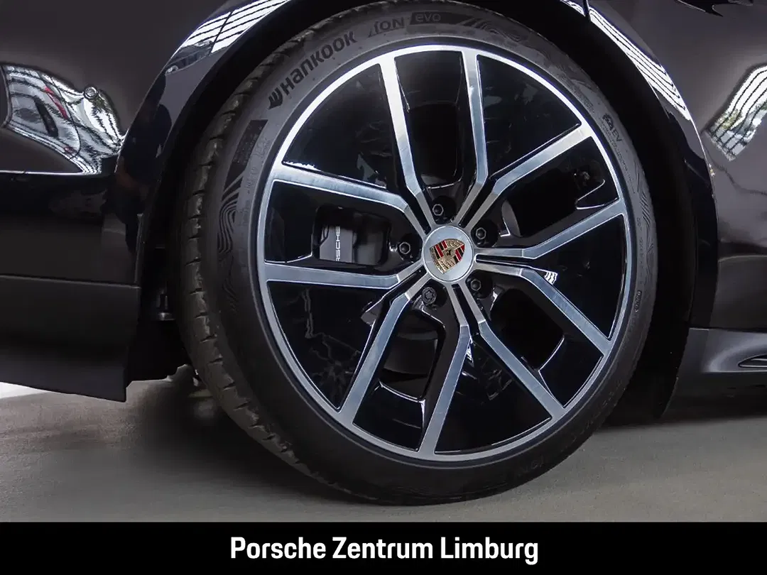 Porsche Taycan - Thumbnail 8