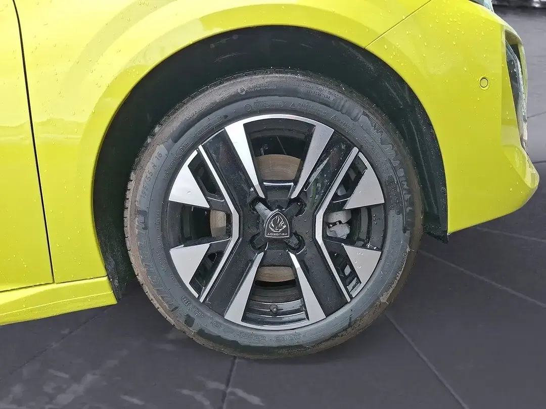Peugeot 208 - Thumbnail 10