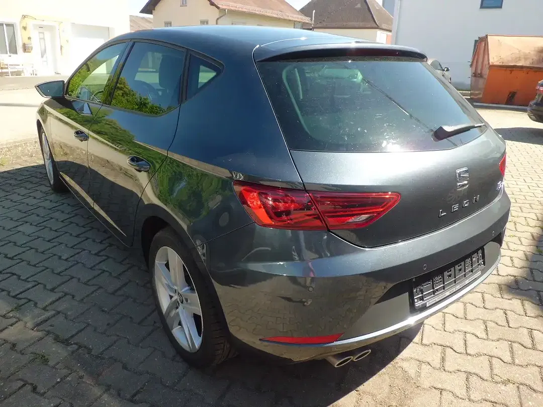 SEAT Leon - Thumbnail 4