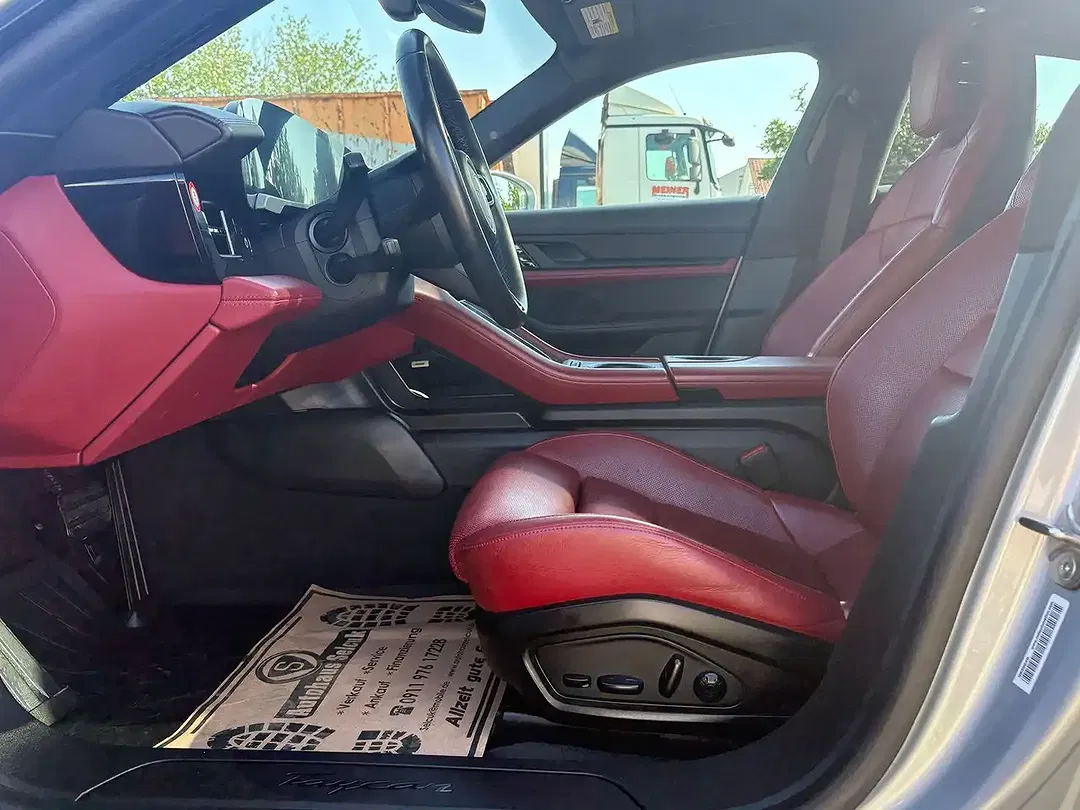Porsche Taycan - Thumbnail 10