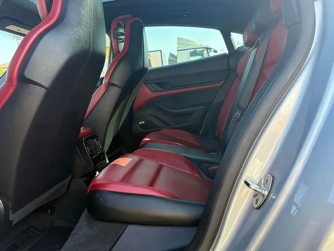 Porsche Taycan - Thumbnail 11