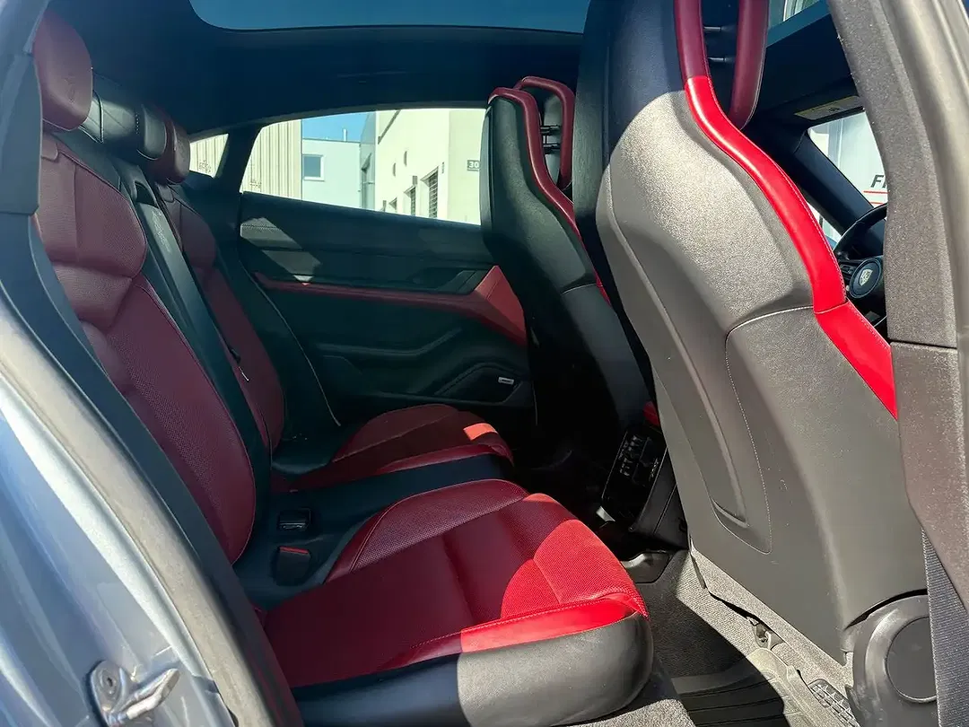 Porsche Taycan - Thumbnail 12