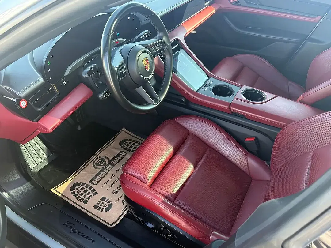 Porsche Taycan - Thumbnail 13