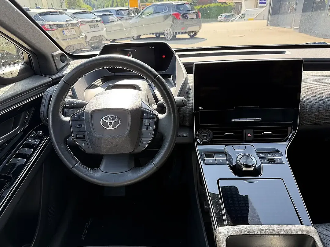 Toyota bZ4X - Thumbnail 12