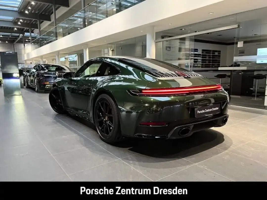 Porsche 992 - Thumbnail 3