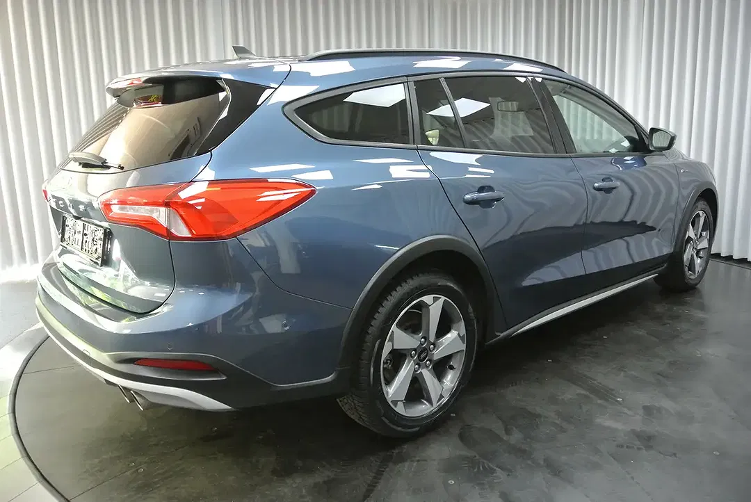 Ford Focus - Thumbnail 9