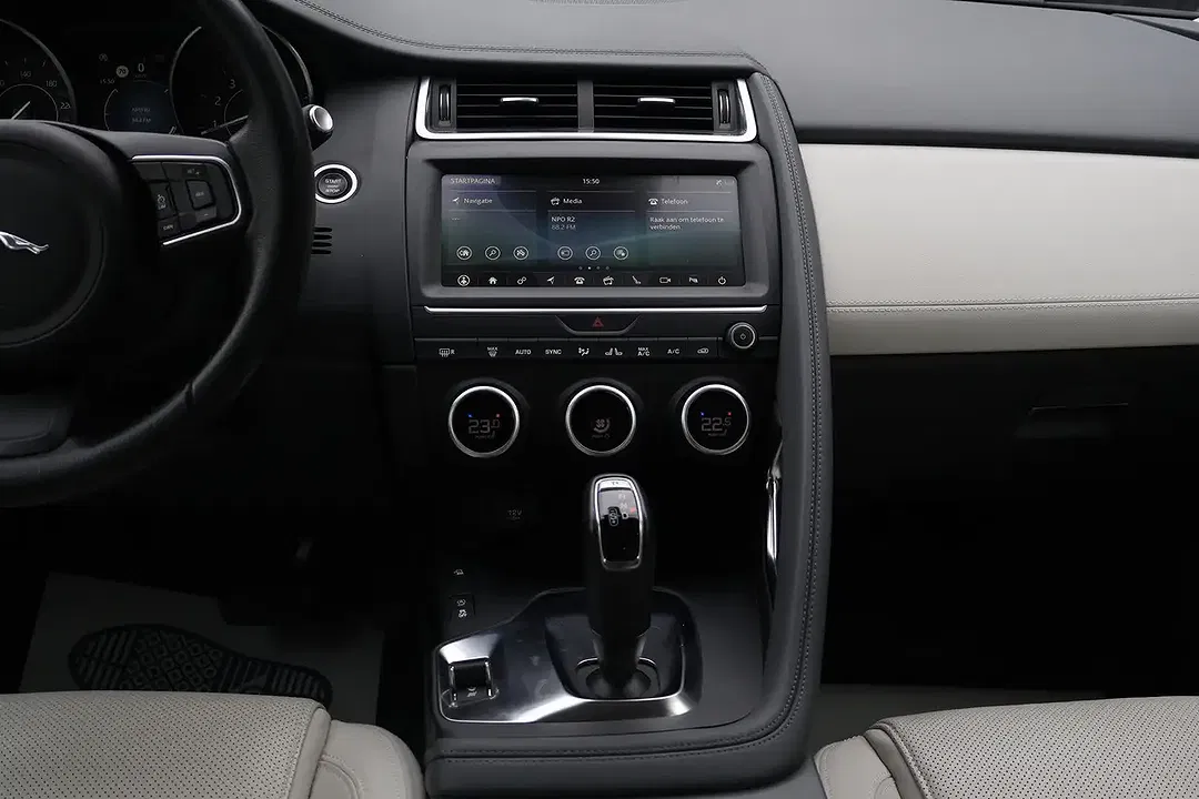 Jaguar E-Pace - Thumbnail 12