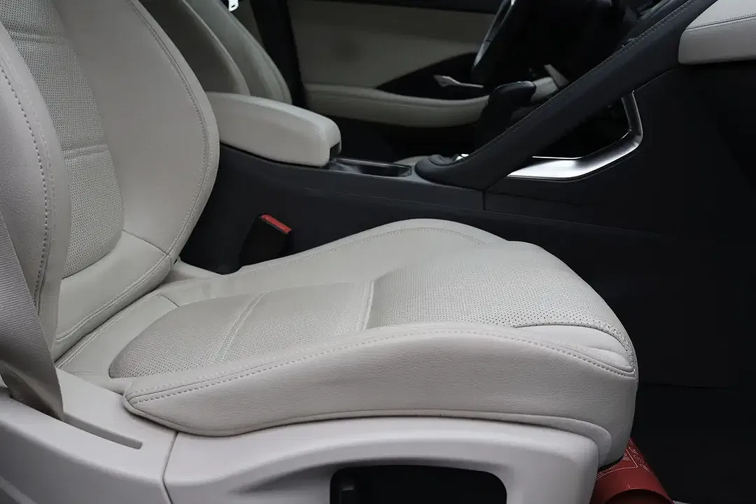 Jaguar E-Pace - Thumbnail 9