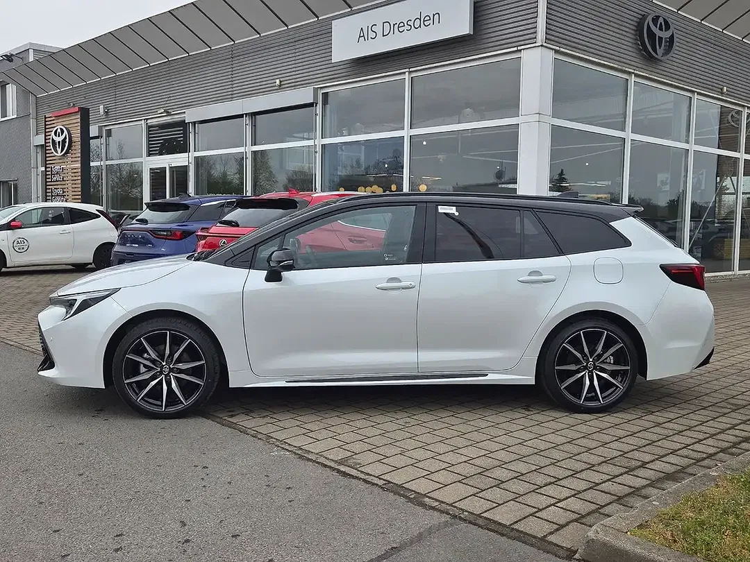 Toyota Corolla - Thumbnail 4