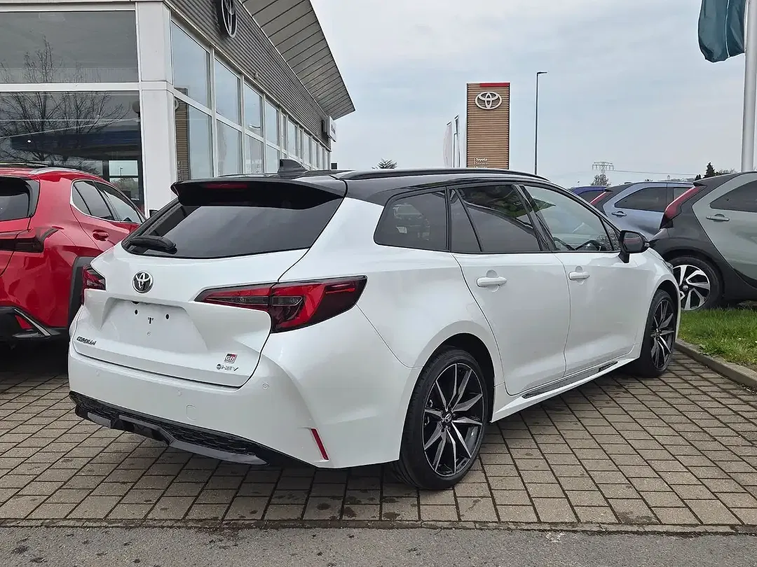 Toyota Corolla - Thumbnail 5