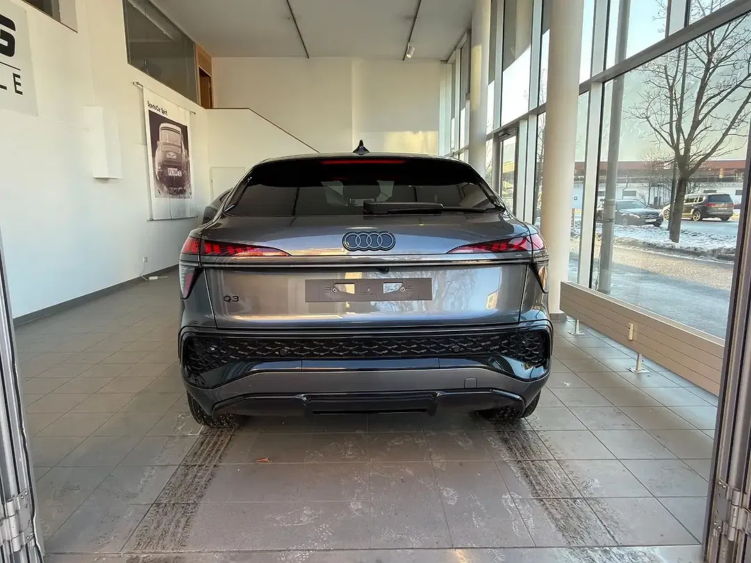 Audi Q3 - Thumbnail 6
