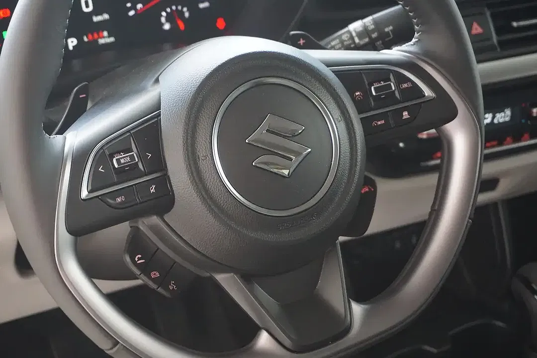 Suzuki Swift - Thumbnail 7
