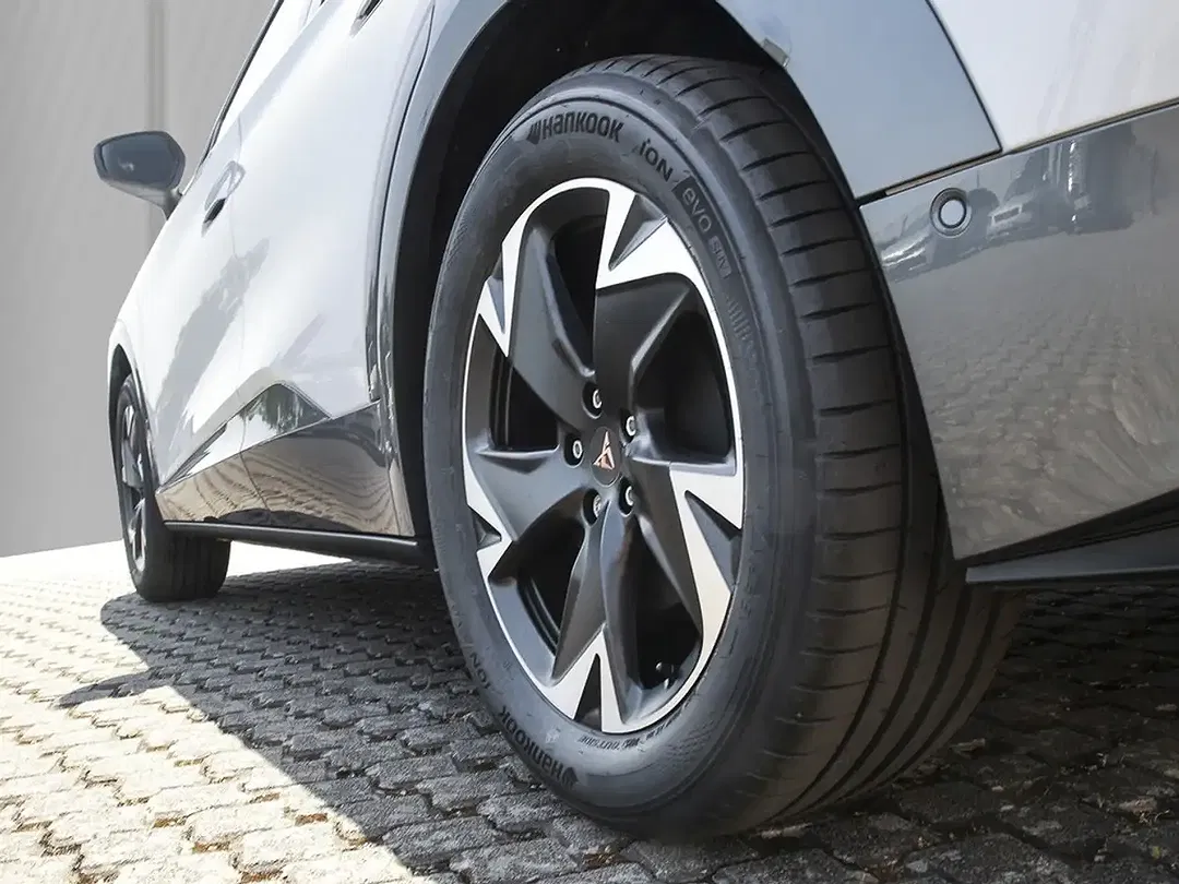 CUPRA Tavascan - Thumbnail 5