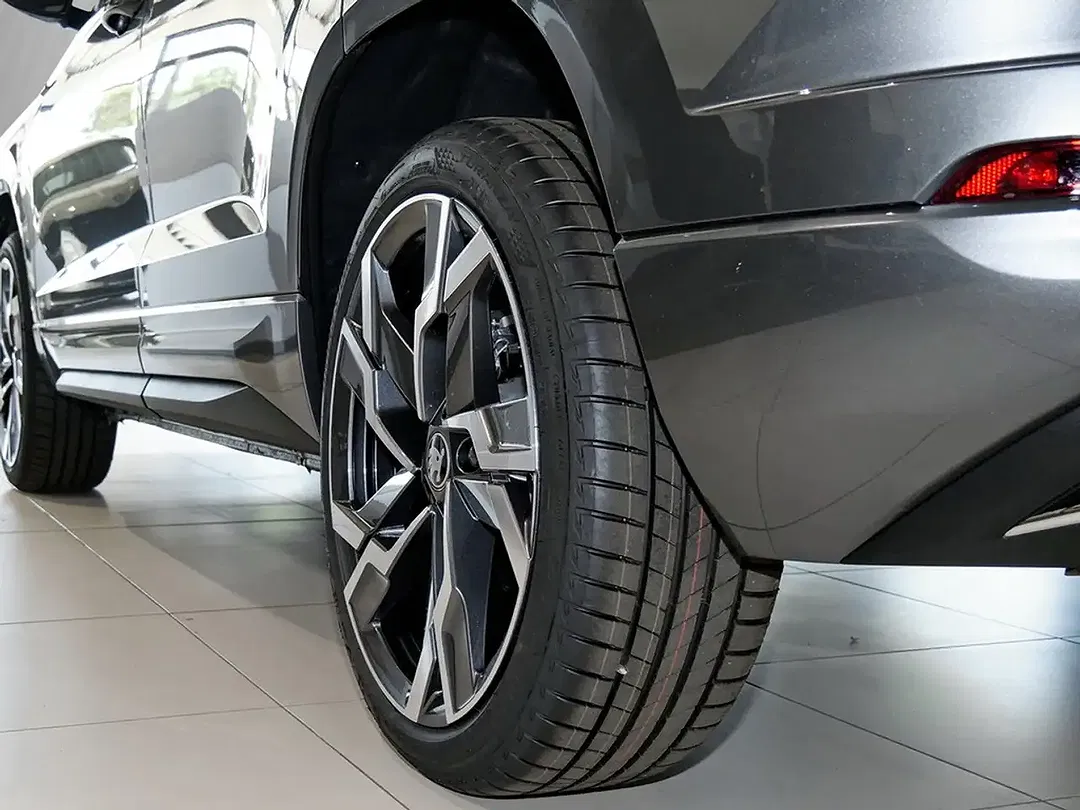 Skoda Karoq - Thumbnail 5