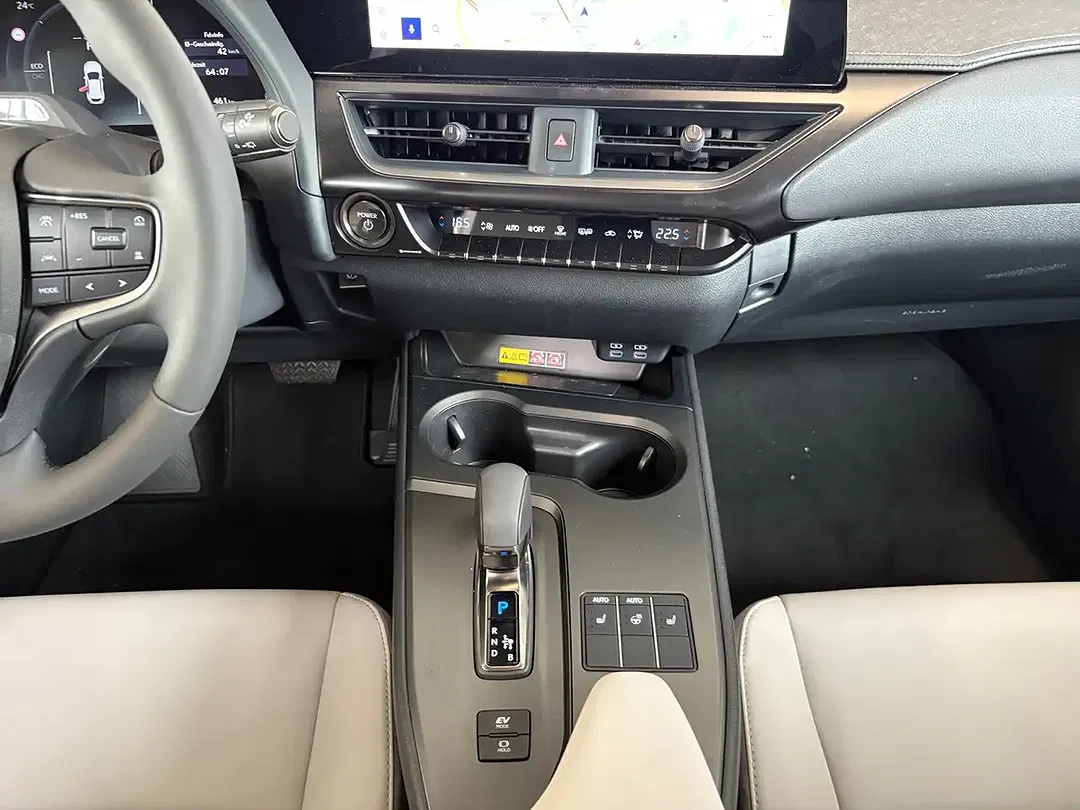 Lexus UX 300h - Thumbnail 11