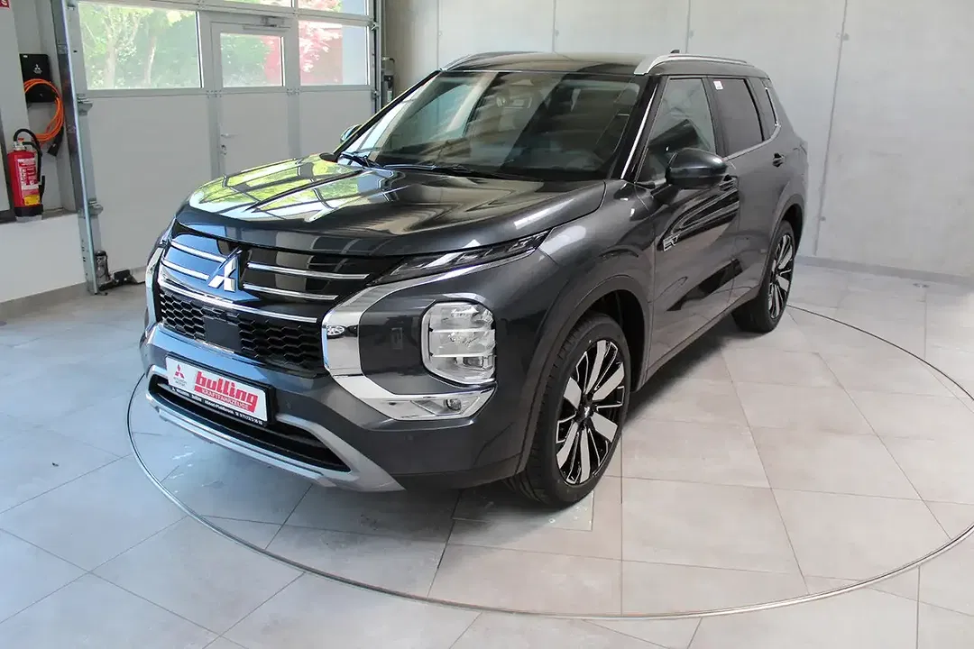 Mitsubishi Outlander - Thumbnail 2