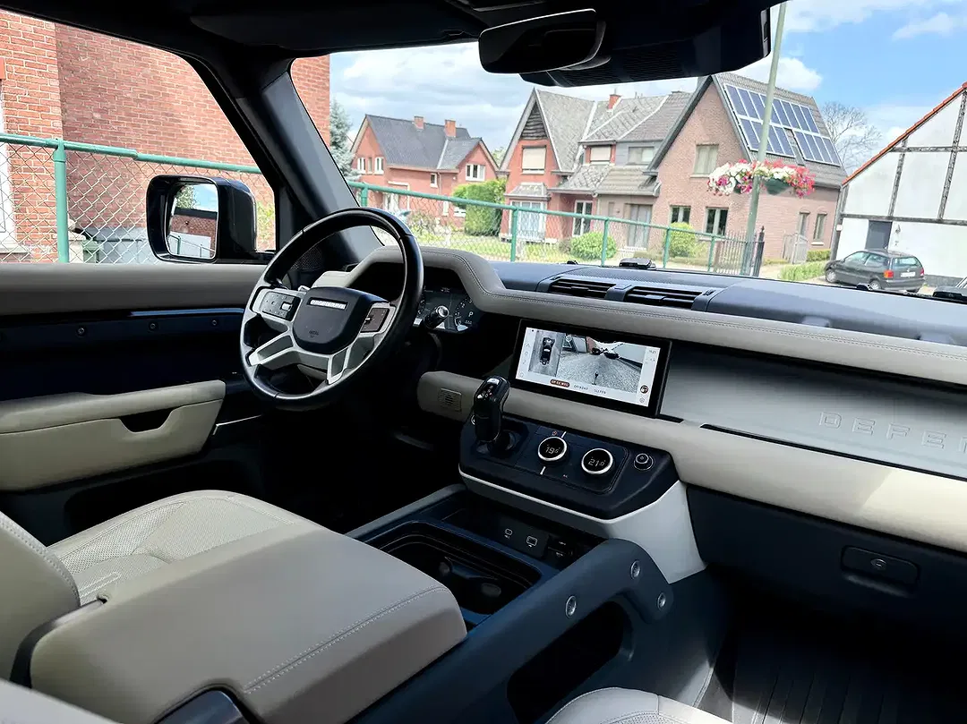 Land Rover Defender - Thumbnail 12