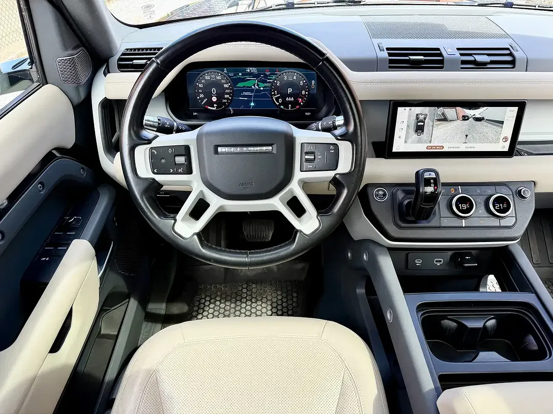 Land Rover Defender - Thumbnail 13
