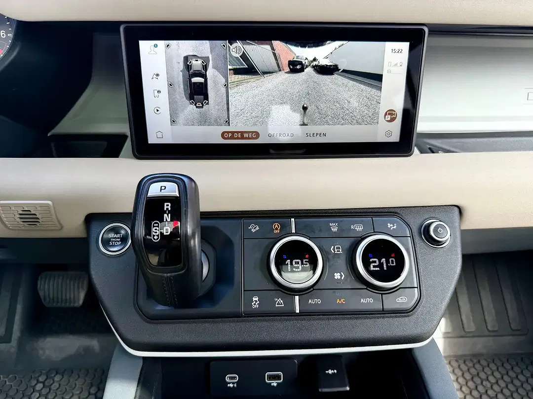 Land Rover Defender - Thumbnail 15