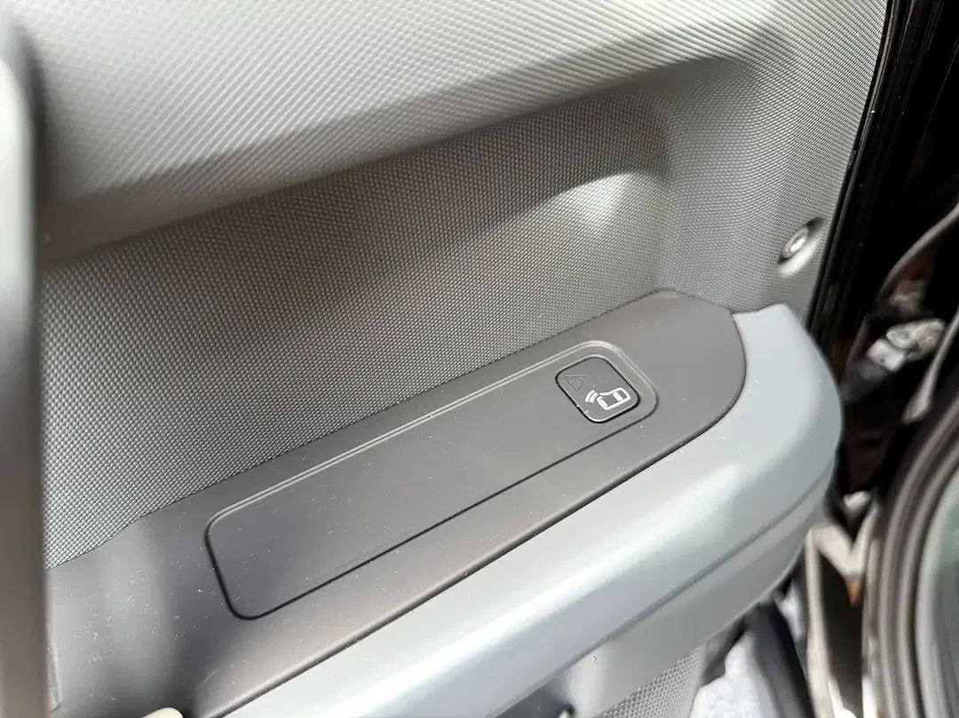Land Rover Defender - Thumbnail 23