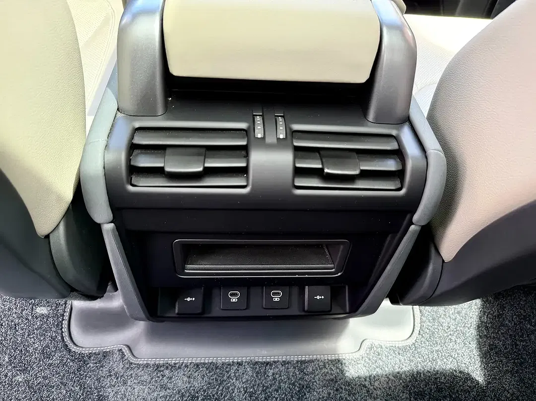 Land Rover Defender - Thumbnail 25