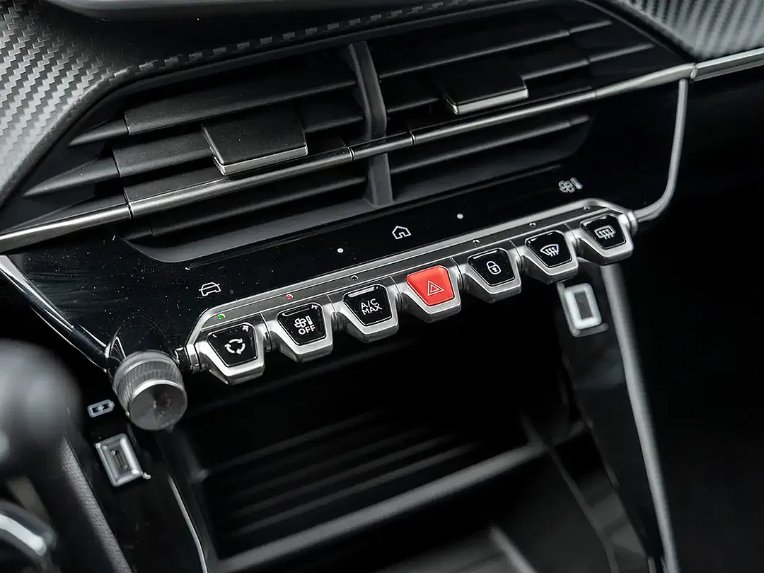 Peugeot 208 - Thumbnail 11