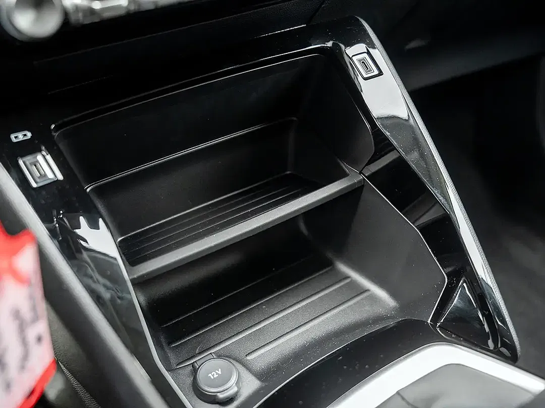 Peugeot 208 - Thumbnail 12
