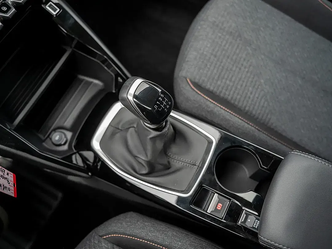 Peugeot 208 - Thumbnail 13