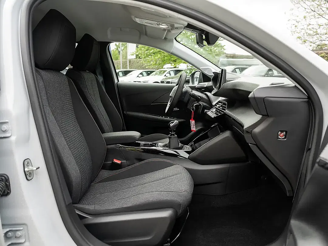 Peugeot 208 - Thumbnail 2