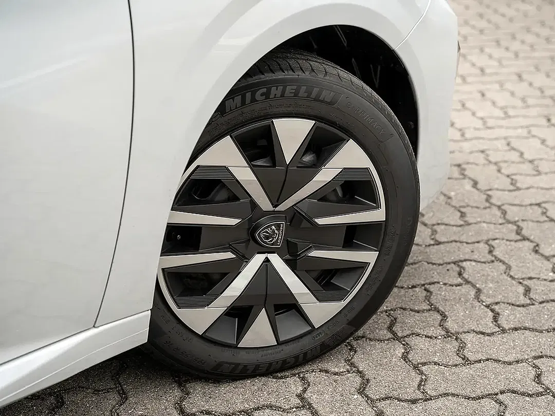 Peugeot 208 - Thumbnail 5