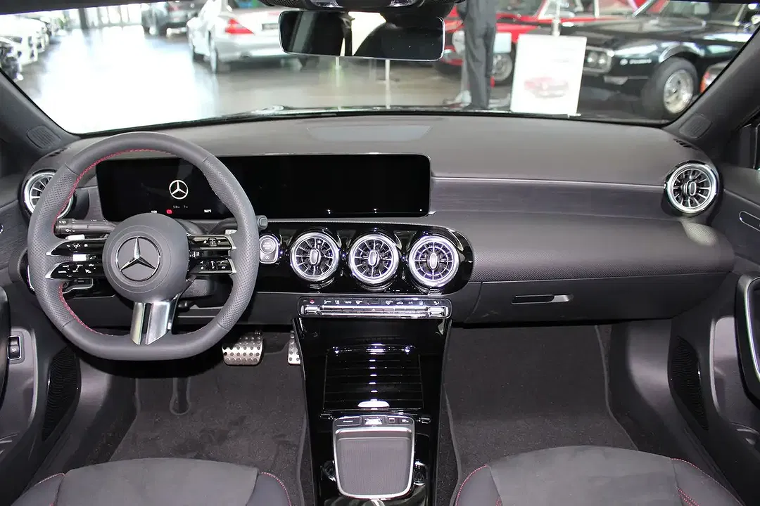 Mercedes-Benz A 200 - Thumbnail 10