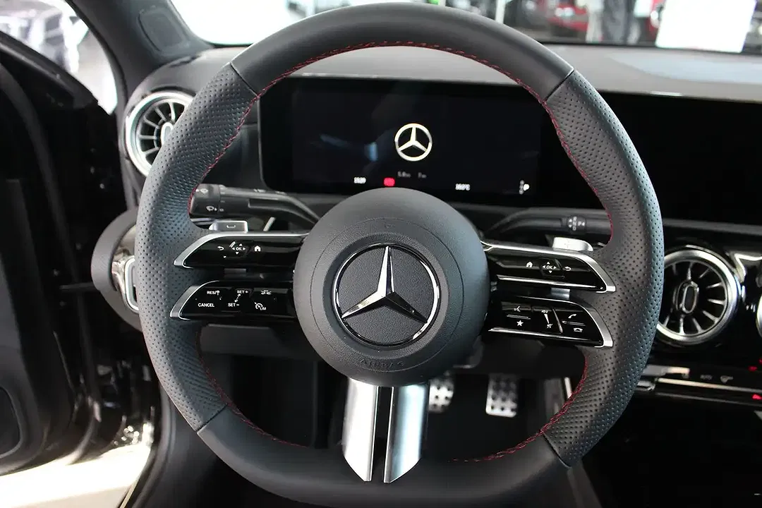 Mercedes-Benz A 200 - Thumbnail 11