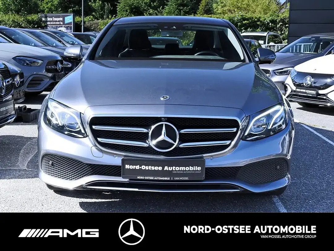 Mercedes-Benz E 200 - Thumbnail 2