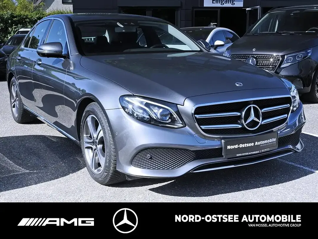 Mercedes-Benz E 200 - Thumbnail 3