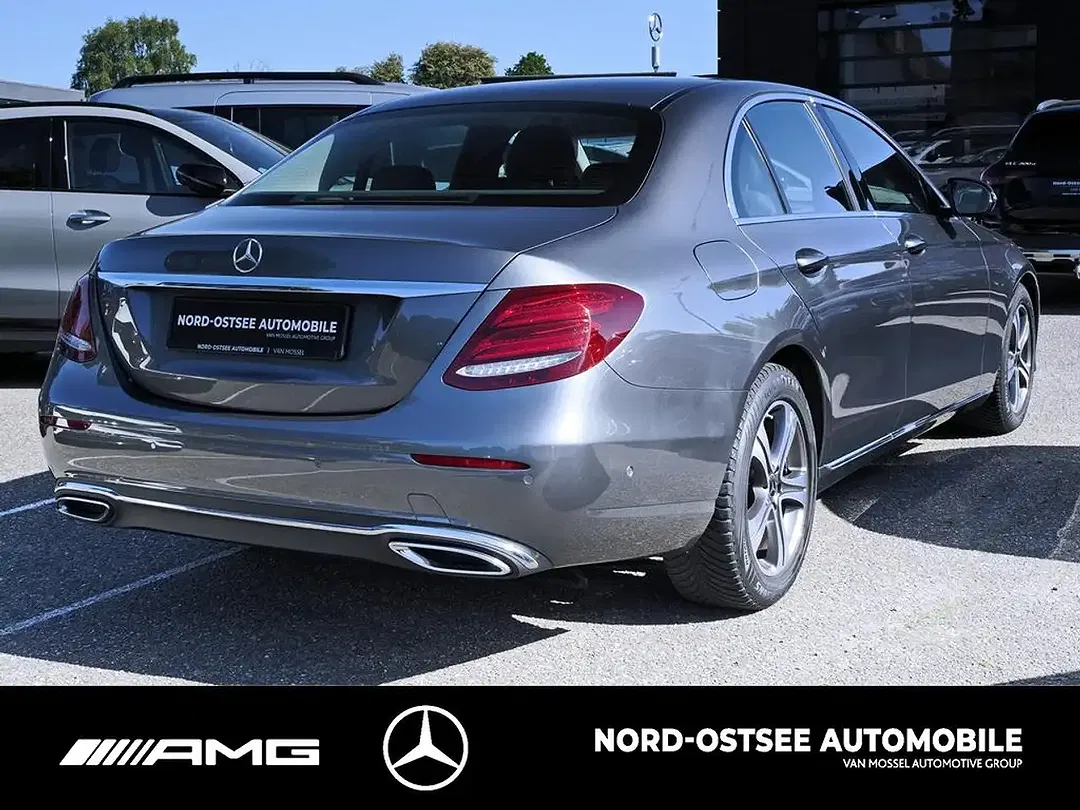 Mercedes-Benz E 200 - Thumbnail 4