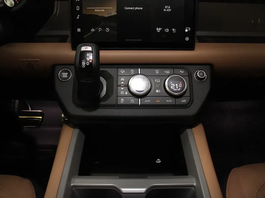 Land Rover Defender - Thumbnail 7