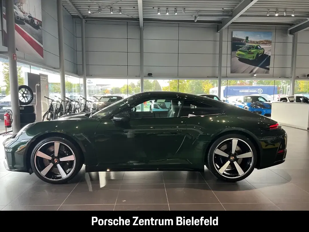 Porsche 992 - Thumbnail 2